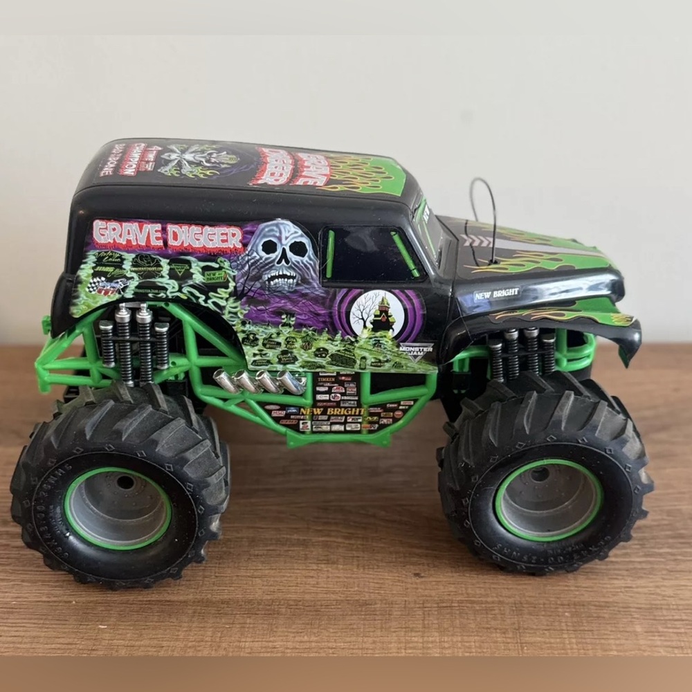 New Bright Remote Control Grave Digger Monster Truck No Remote Untested As Is